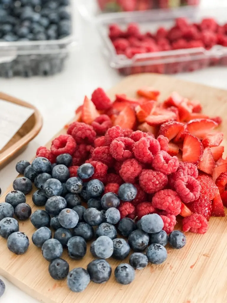 Frozen Yogurt Bark with Fruit Pound Dropper