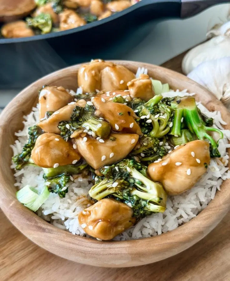 Easy One Pan Chicken and Broccoli Stir Fry